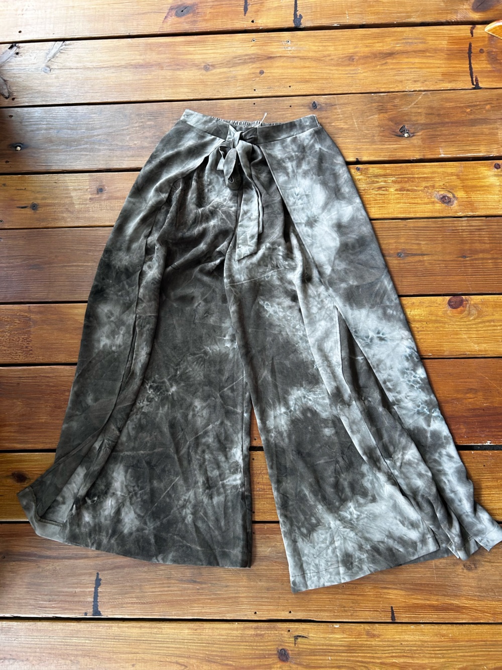 She and sky  Tie-Dye Olive Green Wide Leg Palazzo Pants Size Medium NWT